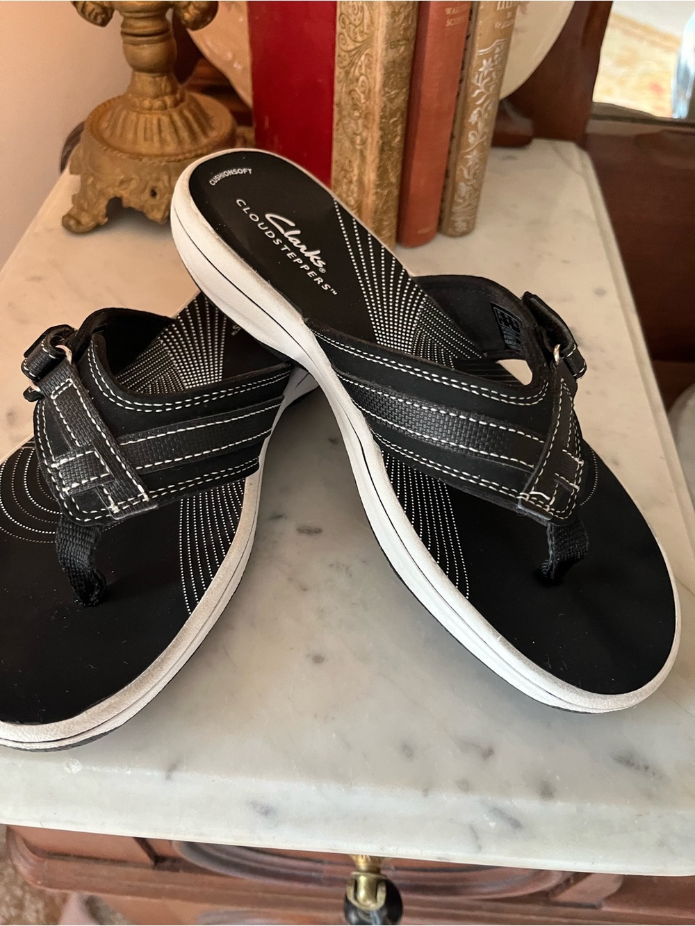 Clarks Black and White Women’s Cloudsteppers Thong Sandals
